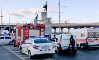 Ένοπλος απειλεί να ανατινάξει γέφυρα στο Κίεβο
