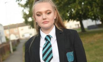 14χρονη αποβλήθηκε από το σχολείο γιατί έβγαλε το σακάκι της λόγω ζέστης
