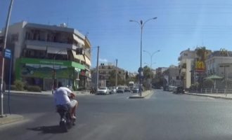 Έλληνας οδηγός περνάει με κόκκινο και απειλεί με σφαλιάρες (βίντεο)