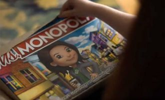 Η νέα έκδοση της «Μονόπολη» έχει «αφεντικά» και ηρωίδες τις γυναίκες (βίντεο)