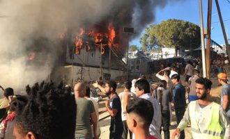 Νεκροί, πυρκαγιά και εξέγερση στη Μόρια – 12.000 αλλοδαποί σε «έκρηξη»