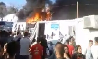 Αστυνομικός τραυματίστηκε στη Μόρια στις συγκρούσεις με τους μετανάστες (βίντεο)