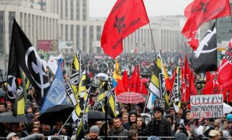 20.000 διαδήλωσαν στη Μόσχα απαιτώντας να αφεθούν ελεύθεροι φυλακισμένοι διαδηλωτές