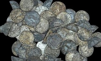 50χρονος ανακάλυψε σε χωράφι νομίσματα 1.000 ετών