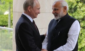 Η Ινδία θέλει οπλικά συστήματα από τη Ρωσία αξίας 14,5 δισ. δολαρίων