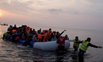 «Με μεγάλη προσοχή» παρακολουθεί το Βερολίνο τις προσφυγικές ροές στα ελληνικά νησιά