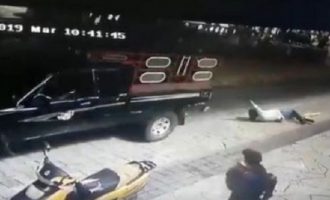 Έδεσαν δήμαρχο πίσω από αυτοκίνητο και τον έσερναν στο δρόμο (βίντεο)
