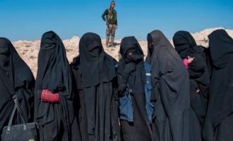 BBC: Εάν η Τουρκία επιτεθεί χερσαία στους Κούρδους, οι SDF θα εγκαταλείψουν τη φύλαξη 12.000 τζιχαντιστών