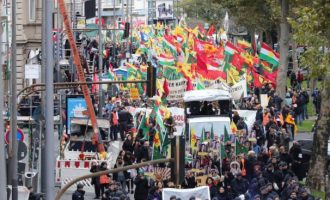 Χιλιάδες Κούρδοι διαδήλωσαν στη Γερμανία κατά της τουρκικής εισβολής στη Συρία