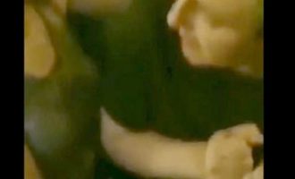 Ασυγκράτητο ζευγάρι Ρώσων έκανε στοματικό έρωτα μέσα στο αεροπλάνο (βίντεο)
