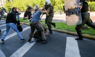 Μάχες ΜΑΤ-ΠΑΜΕ στο κέντρο της Αθήνας σε συγκέντρωση κατά της επίσκεψης Πομπέο