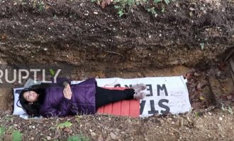Πανεπιστήμιο βάζει τους φοιτητές σε… τάφους για να εκτιμήσουν τη ζωή