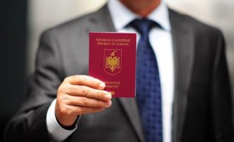 Η Αλβανία πουλά διαβατήρια με 100.000 ευρώ – Ποιος θέλει να γίνει Αλβανός;