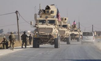 Αμερικανικά τανκς και πυροβόλα μεταφέρθηκαν στην ανατολική Συρία