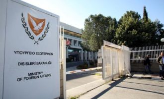 Το κυπριακό ΥΠΕΞ καταδικάζει τα παιχνίδια της Τουρκίας με την Τρίπολη στην ΑΟΖ