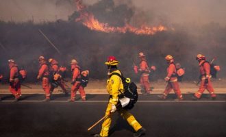 Νέα πύρινα μέτωπα στην Καλιφόρνια – Περικυκλωμένο το Λος Άντζελες από πυρκαγιές (βίντεο)