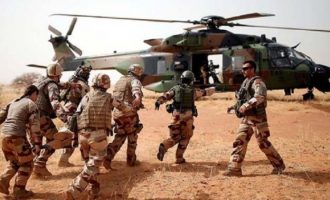Το Ισλαμικό Κράτος ισχυρίζεται ότι κατέρριψε δύο γαλλικά ελικόπτερα στο Μάλι