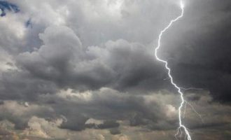Καιρός: Νεφώσεις με βροχές και σποραδικές καταιγίδες την Τρίτη