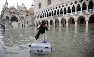 Η κλιματική αλλαγή «πνίγει» την Βενετία – Νέα πλημμύρα την Παρασκευή