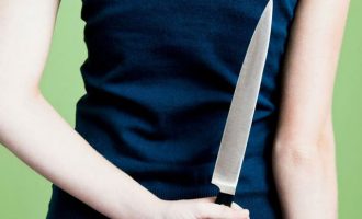 Καμίνια: 14χρονη μαχαίρωσε τη μητέρα της την ώρα που κοιμόταν