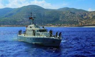 Λιβύη: Οι δυνάμεις του στρατάρχη Χάφταρ κατέλαβαν πλοίο με πλήρωμα Τούρκους ναυτικούς (βίντεο)