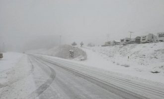 Έκλεισε η εθνική οδός Αθηνών-Λαμίας λόγω του χιονιά