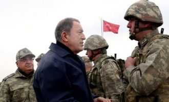 Χουλουσί Ακάρ: Ο τουρκικός στρατός δεν φεύγει από τα 12 οχυρά του στην Ιντλίμπ