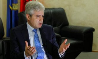 Βόρεια Μακεδονία: Ο Αλί Αχμέτι επανεξελέγη πρόεδρος του μεγαλύτερου αλβανικού κόμματος στη χώρα