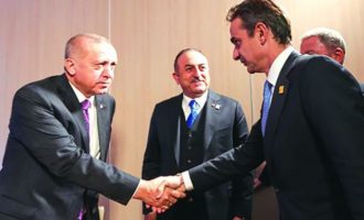 Ο Ερντογάν δεν κάνει πίσω – Απαίτησε από τον Μητσοτάκη «δίκαιη κατανομή»