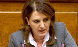 Ολυμπία Τελιγιορίδου: «Πολιτικοί απατεώνες» η κυβέρνηση στην αύξηση του κατώτατου μισθού