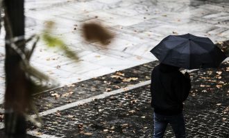 Καιρός: Τοπικές βροχές και μικρή πτώση θερμοκρασίας τη Δευτέρα
