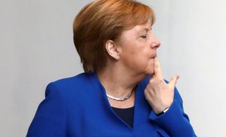 Θαυμάστε την ηγέτιδα της Ε.Ε. Μέρκελ – Τρώει τα νύχια της στη Διάσκεψη του Βερολίνου