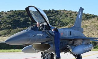Ο Αρχηγός ΓΕΕΘΑ πέταξε με F-16 στη Σκύρo