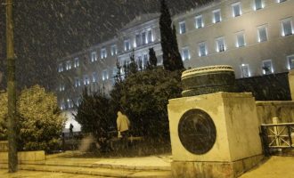 Καιρός: Θεοφάνεια με χιονοπτώσεις στην Αττική και ισχυρά φαινόμενα σε Εύβοια και Κρήτη