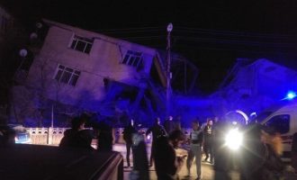 Τουρκία: Τέσσερις νεκροί από τον σεισμό των 6,8 Ρίχτερ – Πολλά σπίτια κατέρρευσαν