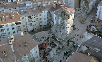 Στους 39 οι νεκροί από τους σεισμούς την Τουρκία
