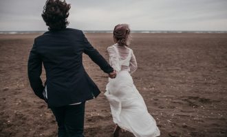 Γάμος ακυρώθηκε γιατί ο πατέρας του γαμπρού «κλέφτηκε» με τη μάνα της νύφης