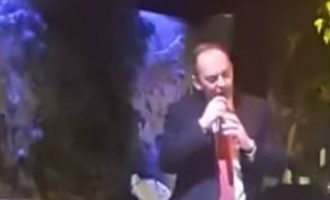 Υπουργός Ναυτιλίας ή τραγουδιστής; – Ο Πλακιωτάκης τραγουδάει Διονυσίου (βίντεο)