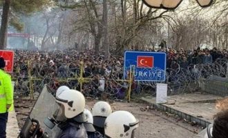 Star: Ο Ερντογάν ίσως επιχειρήσει επίθεση με οχήματα στον φράχτη στον Έβρο