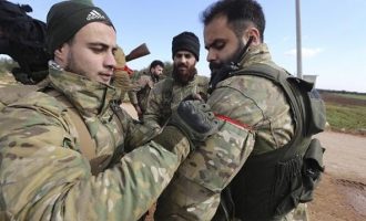 Ο Ερντογάν έντυσε τη συριακή Αλ Κάιντα στην Ιντλίμπ με τουρκικές στολές