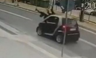 Βίντεο-σοκ: Αυτοκίνητο χτυπάει μητέρα και παιδί στο Ρέθυμνο
