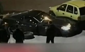 Η στιγμή που o ασυνείδητος οδηγός σκοτώνει τον 25χρονο στη Γλυφάδα  (βίντεο)