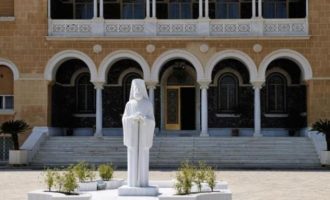 Covid-19: Η Εκκλησία της Κύπρου καλεί σε αποχή τριών εβδομάδων από τις ακολουθίες και τη Θεία Κοινωνία