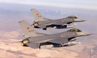 Η τουρκική αεροπορία βομβαρδίζει τους Κούρδους σε Συρία και Ιράκ