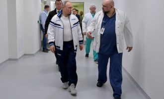 Θετικός στον Covid-19 ο γιατρός που συναντήθηκε με τον Πούτιν (βίντεο)