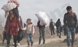 «Καραβάνια» μεταναστών οδεύουν προς τα ελληνικά σύνορα