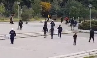 Καταγγελία: Αστυνομικοί με πολιτικά εκφόβιζαν πολίτες στο Πεδίον του Άρεως – Επίθεση σε 12χρονο (βίντεο)