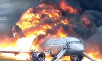 Αεροσκάφος προσγειώνεται μέσα στις φλόγες – Σκοτώθηκαν 41 άτομα (βίντεο)