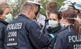 Γερμανία: Διαδηλώσεις για καταπάτηση συνταγματικών δικαιωμάτων με αφορμή τον κορωνοϊό