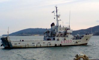 Το πυροβολικό του Χαφτάρ έριξε οβίδες προς ιταλικό πολεμικό πλοίο στο λιμάνι της Τρίπολης